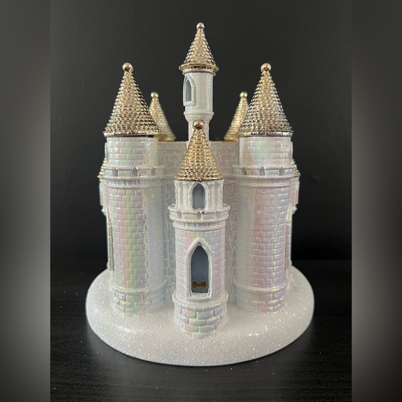 NEW 2026 Bath & Body Works Disney Princess Light Up Castle 3-Wick Candle Holder - Picture 4 of 11